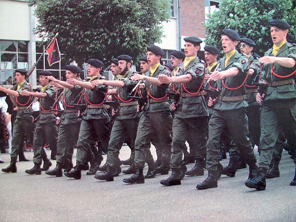 Soldats du 153e régiment d'infanterie chantant