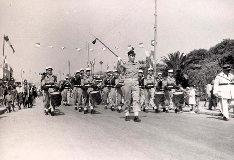 Défilé de la Légion étrangère à Lourmel en Algérie